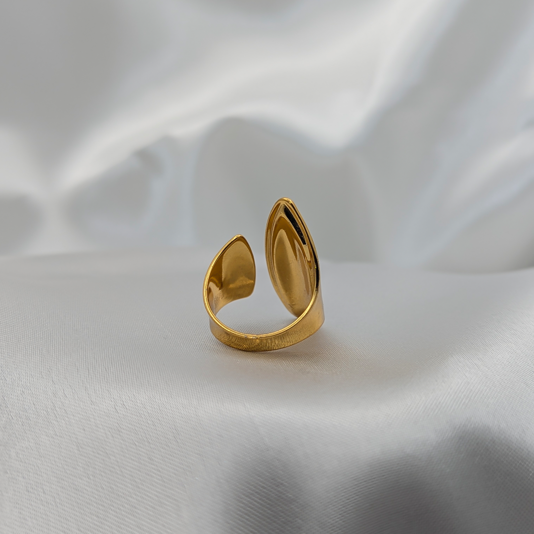 Octavia Ring