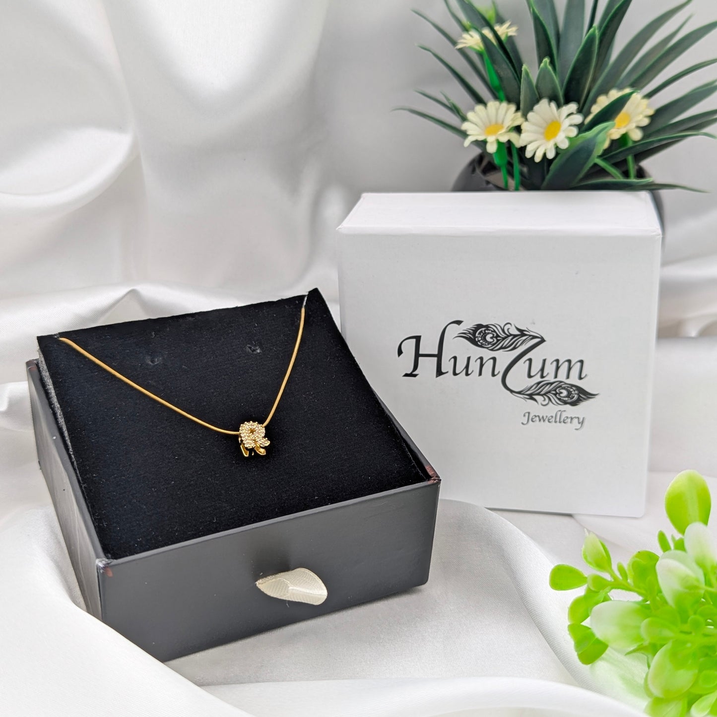 Alphabet "R" Necklace